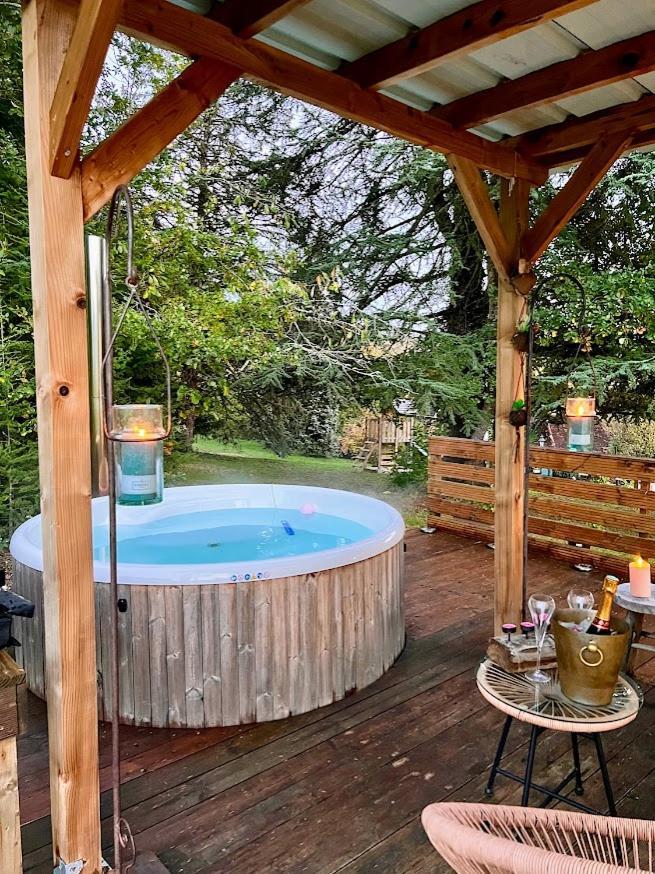 Domaine Le Manoir, Gites De Charme Et De Caractere Avec Piscines Privatisees Et Spa Nordique Fossemagne Exterior foto