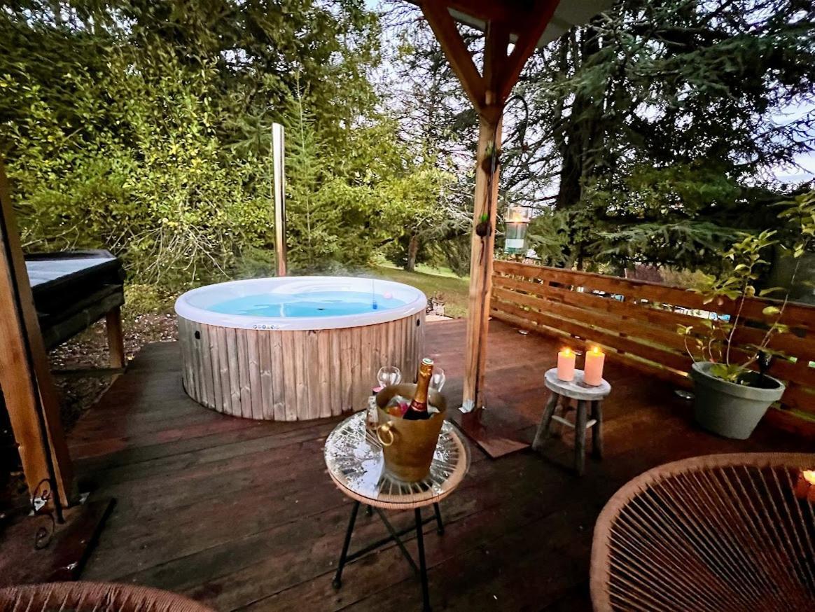 Domaine Le Manoir, Gites De Charme Et De Caractere Avec Piscines Privatisees Et Spa Nordique Fossemagne Exterior foto